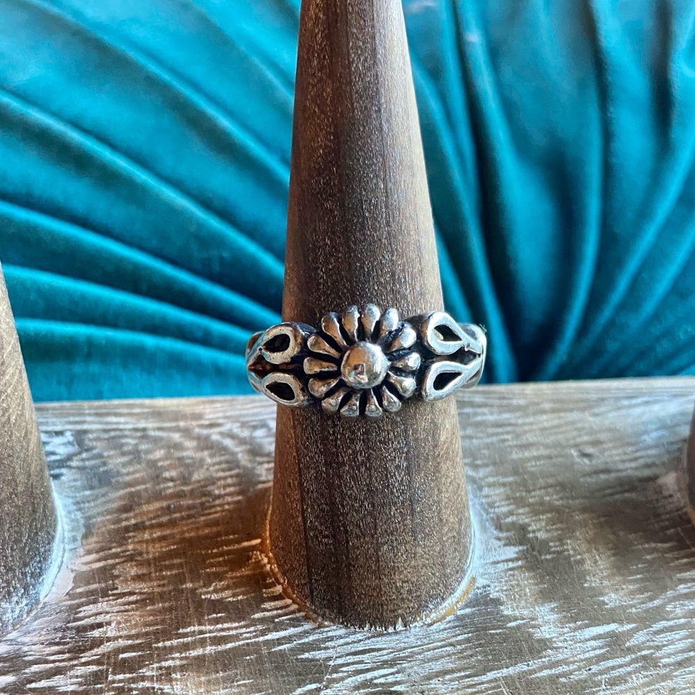 Sterling silver flower ring